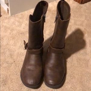 Girls brown boots